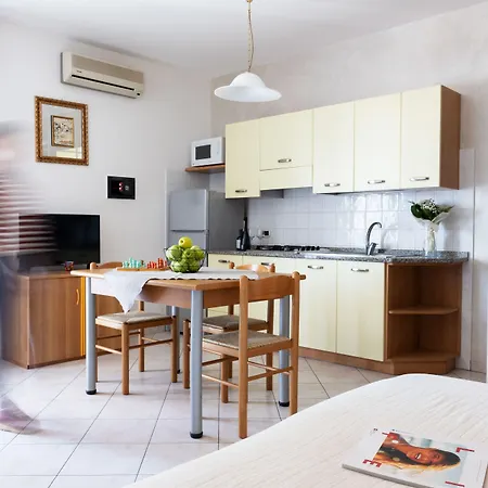 Ξενοδοχείο με διαμερίσματα Casa Merano & Restaurant Centro 3*